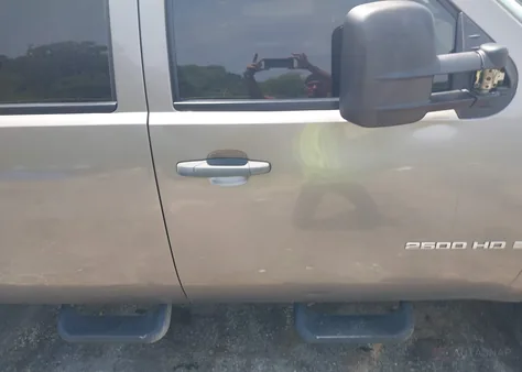 1GCHK236X8F106036